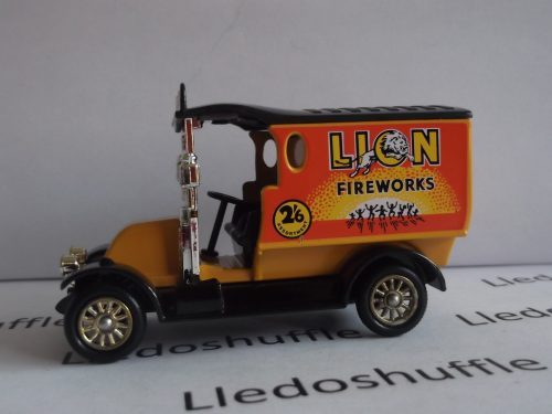 DG85022, Renault Van, Lion Fireworks