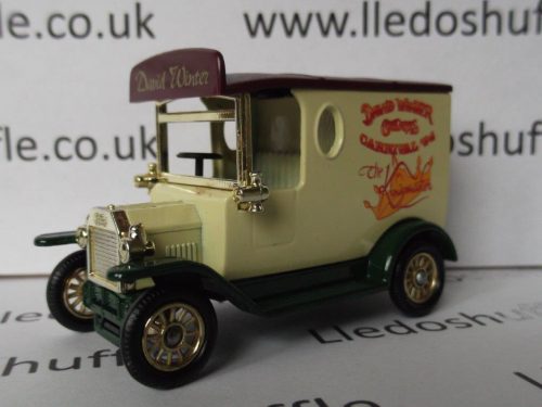 LP06704, Model T Ford Van, David Winter Cottages, Carnival 1994, The Kingmaker