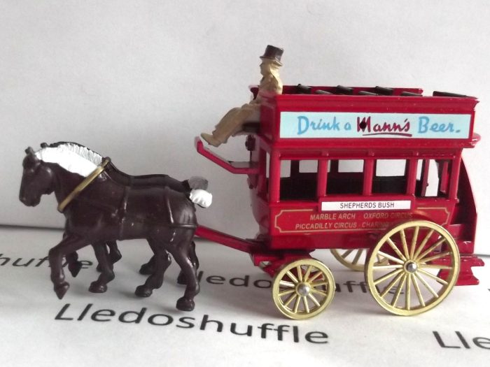 DG04019, Horse Drawn Omnibus, Drink a Mann's Beer