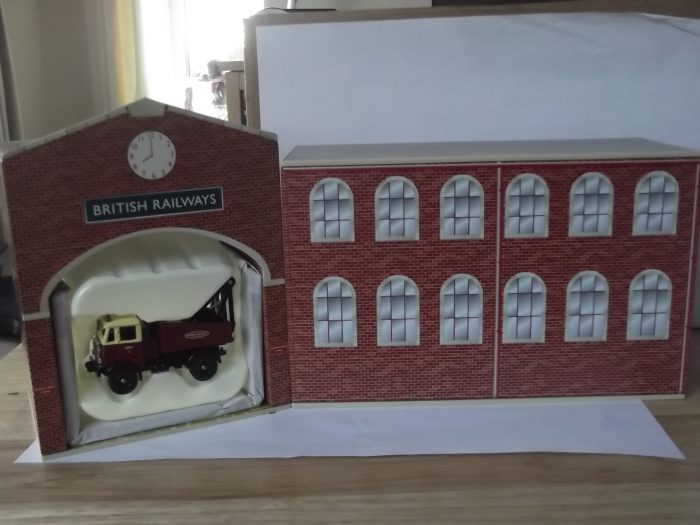 DG114005, AEC Wrecker & Tin Plate Railway Depot, British Railways, Trackside Set BR2002 - Image 2