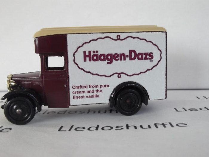 LP016, Code 3, Dennis Parcels Van, Haagen-Dazs