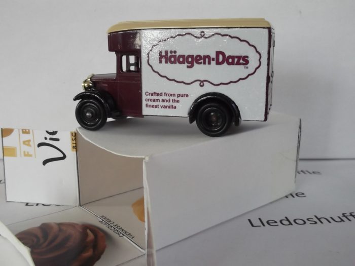 LP016, Code 3, Dennis Parcels Van, Haagen-Dazs - Image 2
