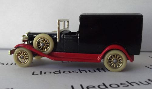 DG22500, Packard Town Van, The American Days Gone 500 Series, Black & Red