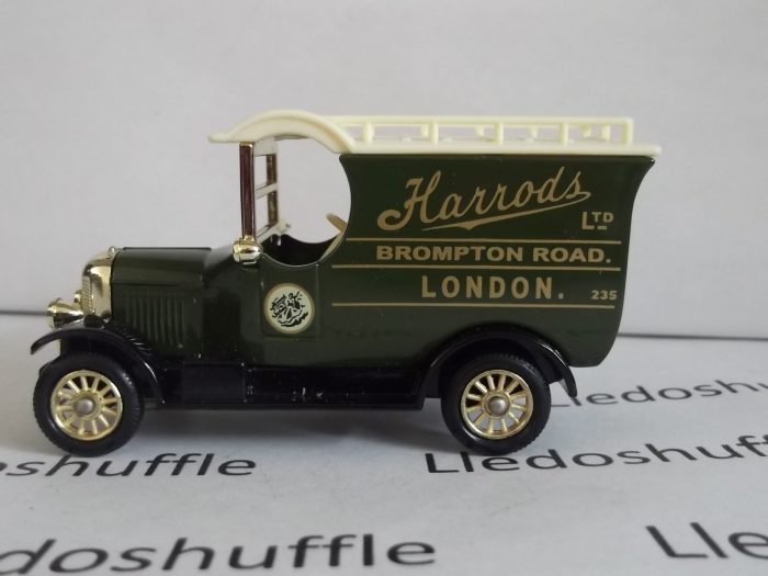 Harrods Knightsbridge, Souvenir of London, 2 piece set, Bull Nose Morris Van & Dennis Fire Engine, HR3002 Re-run - Image 2