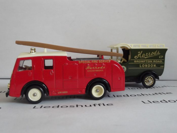 Harrods Knightsbridge, Souvenir of London, 2 piece set, Bull Nose Morris Van & Dennis Fire Engine, HR3002 Re-run