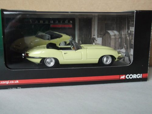 VA04911, Jaguar E-Type Roadster, Primrose, Plinth Mounted