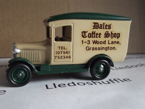 DG021, Code 3, Chevrolet Van, Dales Toffee Shop, Grassington