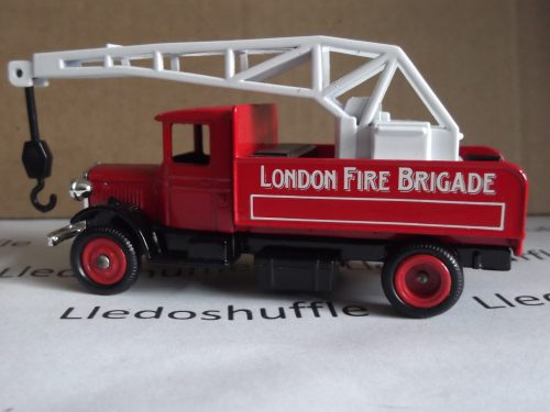 LP040, Code 3, Mack Crane Truck, London Fire Brigade