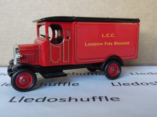 PV043, Code 3, Morris Van, LCC, London Fire Brigade