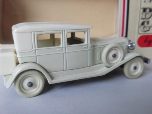 DG19, Rolls Royce Phantom II Brewster, Cream, no artwork, Dealer presentation