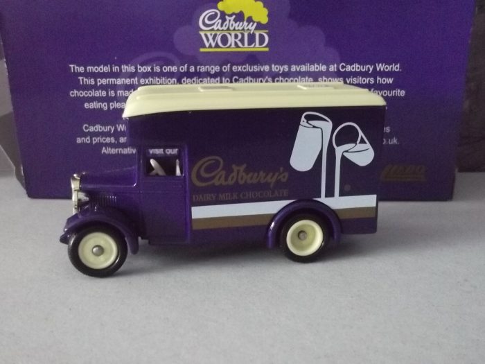 LP16-1001R, Dennis Parcels Van, Cadbury's Dairy Milk Chocolate