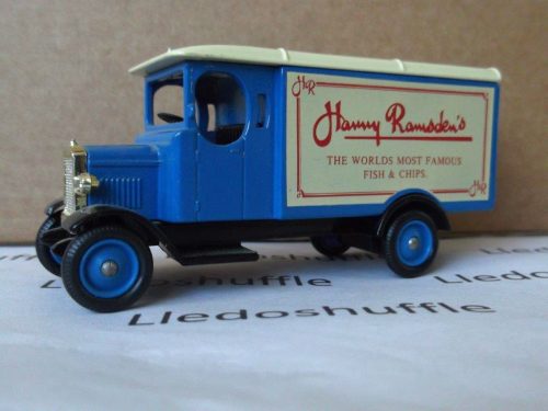 LP43044, Morris Van, Harry Ramsden's, The World's most famous Fish & Chips