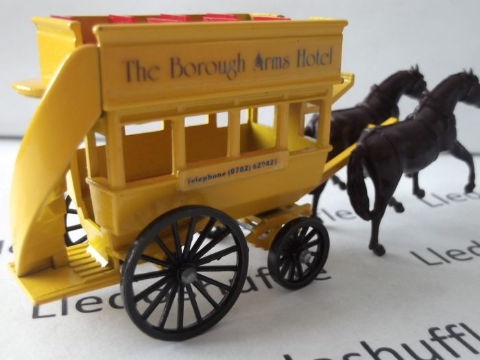 DG004, Code 3, Horse Drawn Omnibus, The Borough Arms Hotel, with black wheels - Image 2