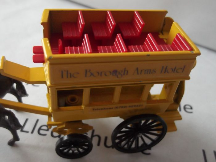 DG004, Code 3, Horse Drawn Omnibus, The Borough Arms Hotel, with black wheels - Image 3