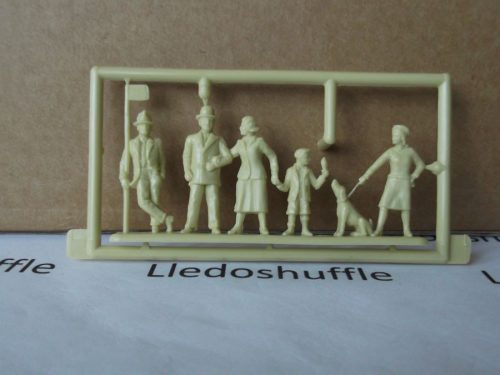 DG10, Dennis Single Deck Coach, Lledo Days Gone Plastic Figures