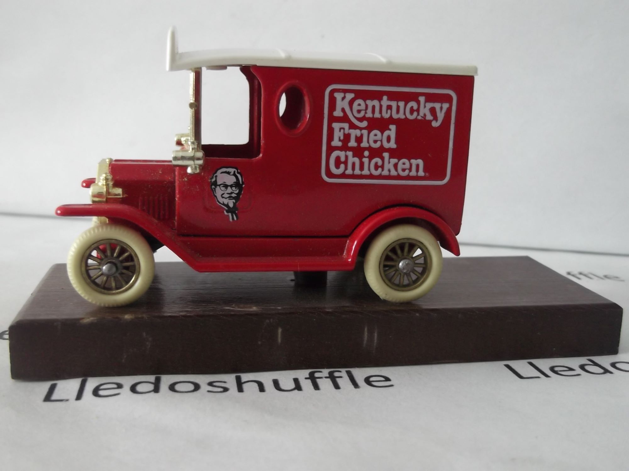 LP06153, Model T Ford Van, Ambulance, Kentucky Fried Chicken, SLK Diecast, Plinth Mounted - Image 2