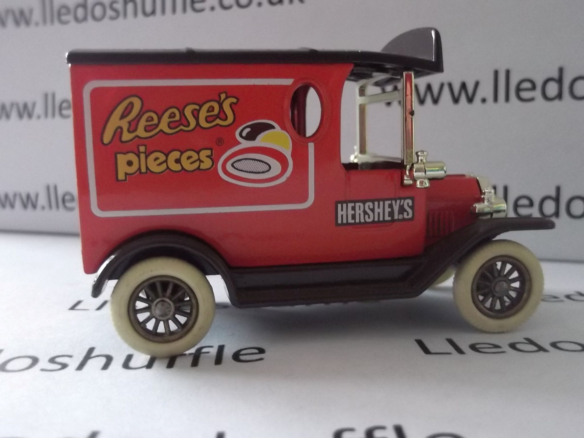 DG06055, Model T Ford Van, Hershey's Reese's Pieces, Clearance - Image 2