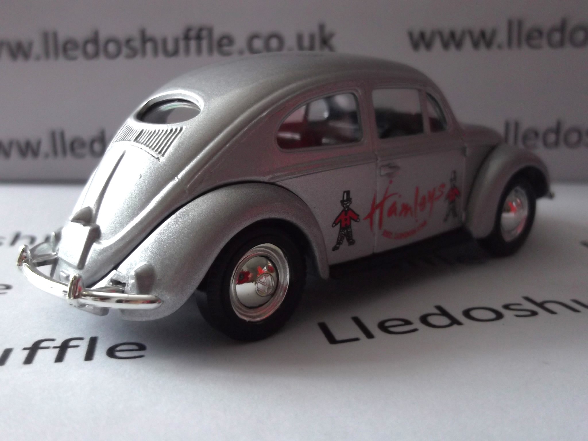 DG72004, VW Volkswagen Beetle, Hamleys Toyshop, Oval Screen Rear Window - Image 2
